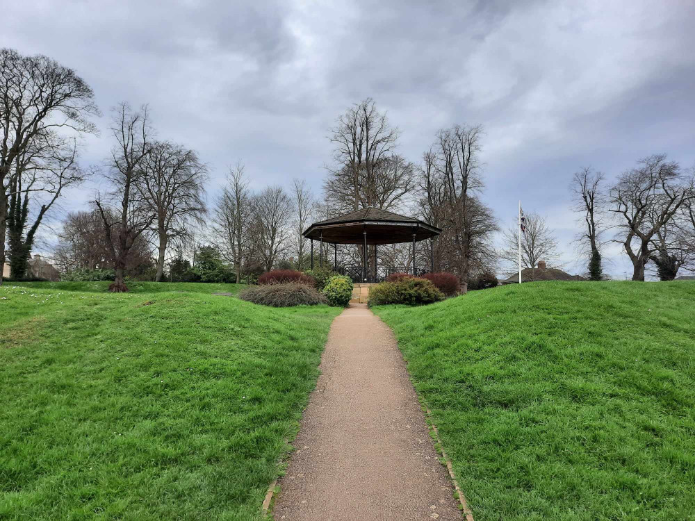 Enjoy live music at Oakham Bandstand, Cutts Close. Image credit: Nub News. 