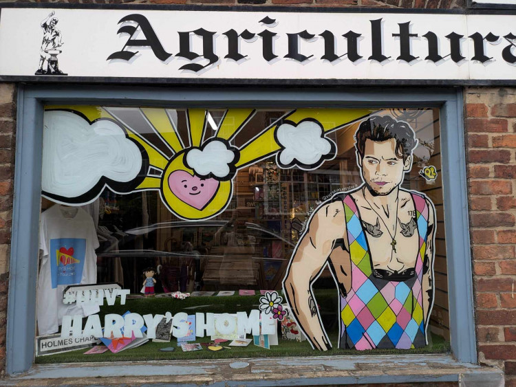 Holmes Chapel's Harry Styles as a mural at Sam Dale & Son. (Photo: Nub News)