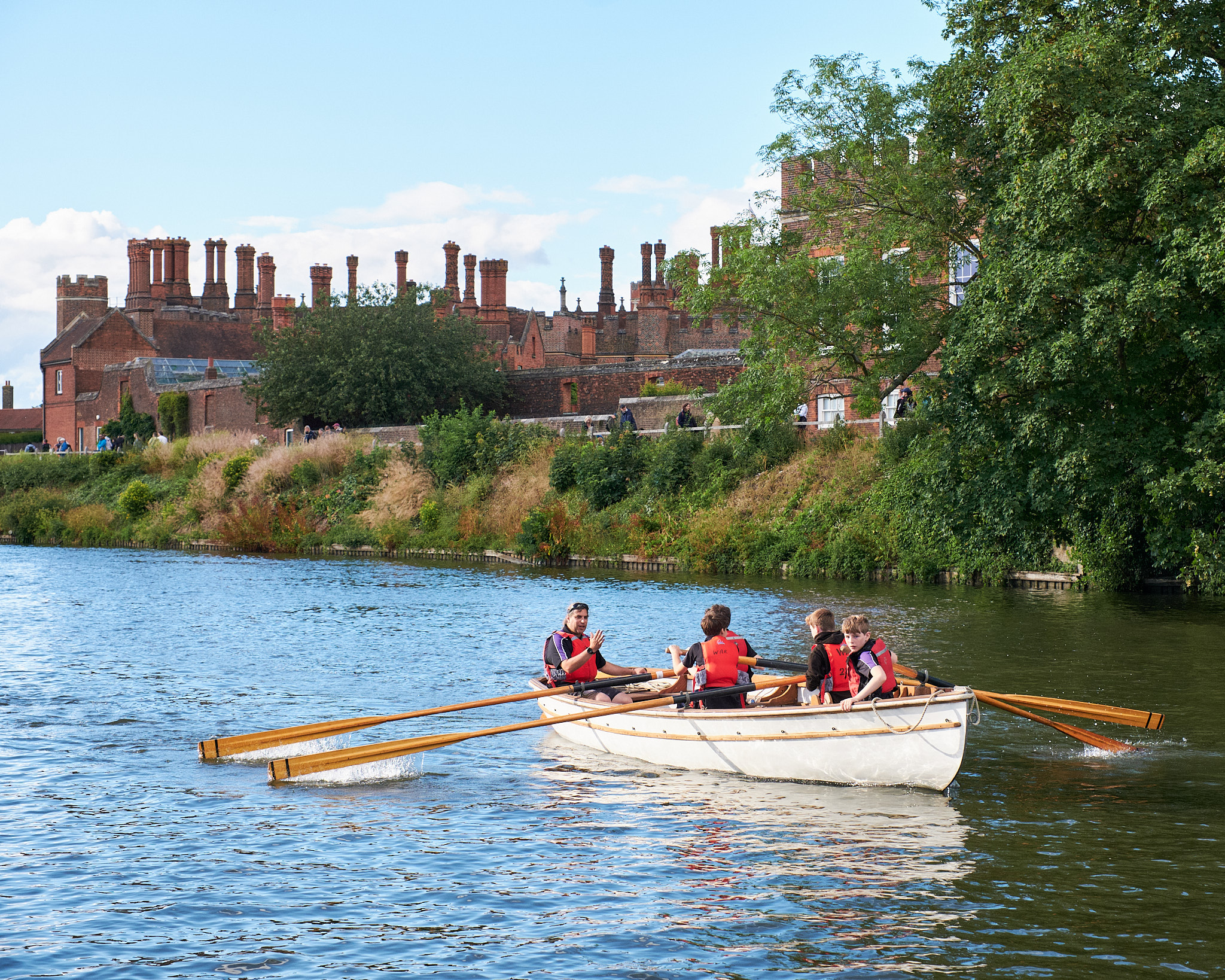 A lone rowboat paddles back past Hampton Court Palace. (Photo: Oliver Monk)