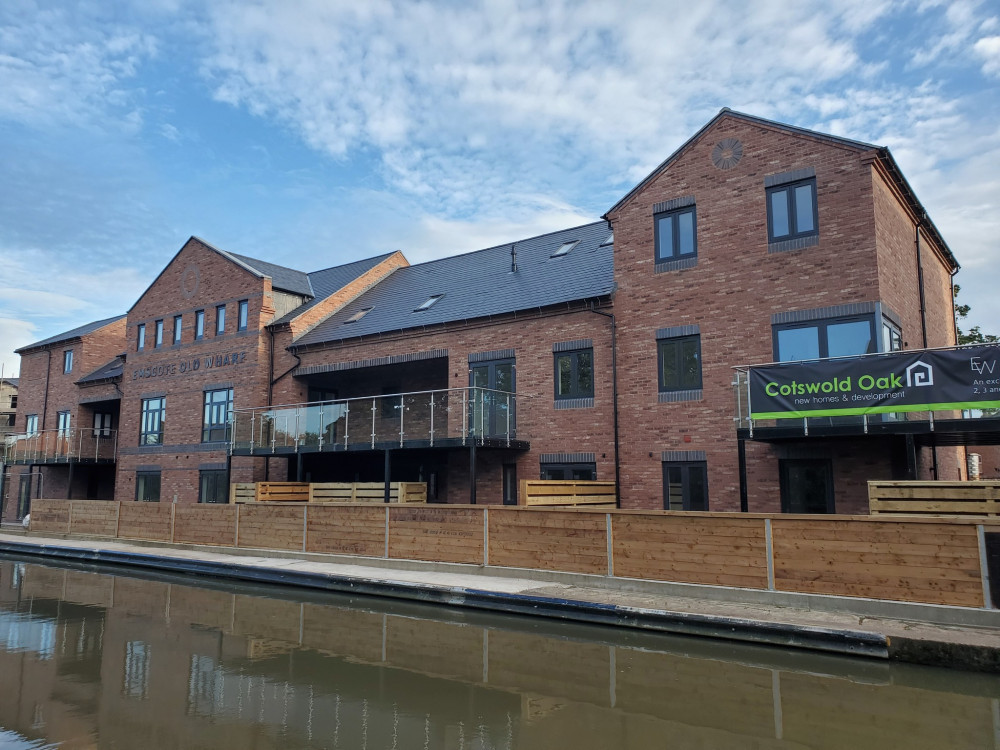 Nine townhouses being built alongside the Grand Union Canal in Warwick (Image by Geoff Ousbey)