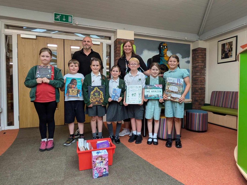 A builder has donated money to buy new books at Alsager Highfields Primary School. (Photo: Nub News)