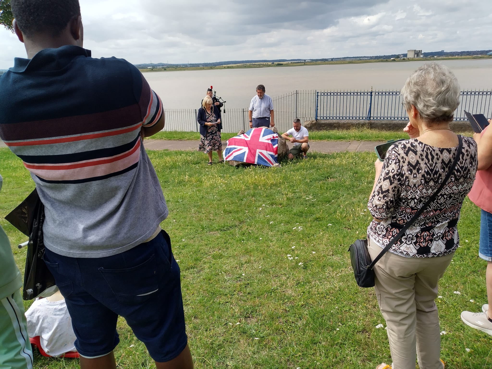 Deputy mayor Cllr Sue Shinnick about to unveil the plaque.