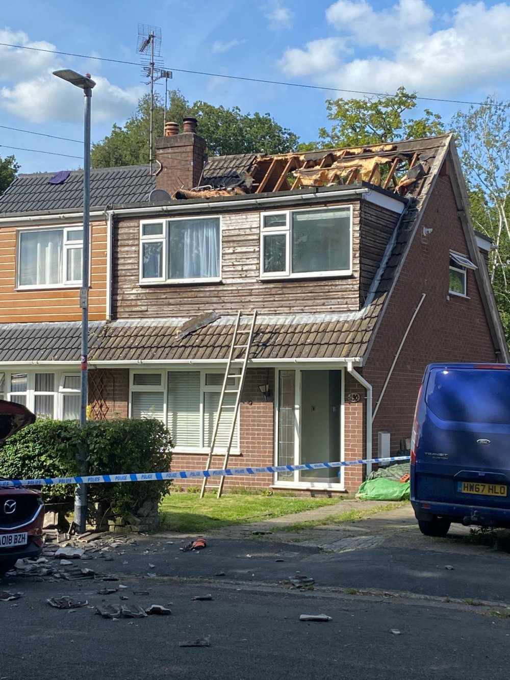 Police cordoned off an area in Rode Heath yesterday after a man climbed on to a roof and refused to engage with police. (Photo supplied to Nub News by a reader)