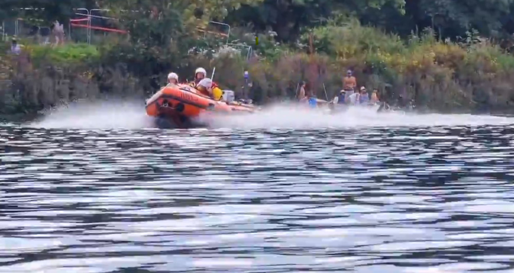 Two RNLI lifeboats from the nearby Teddington station attended the incident on Saturday 27 July. (Photo: @KaptainKwack via X/Twitter)