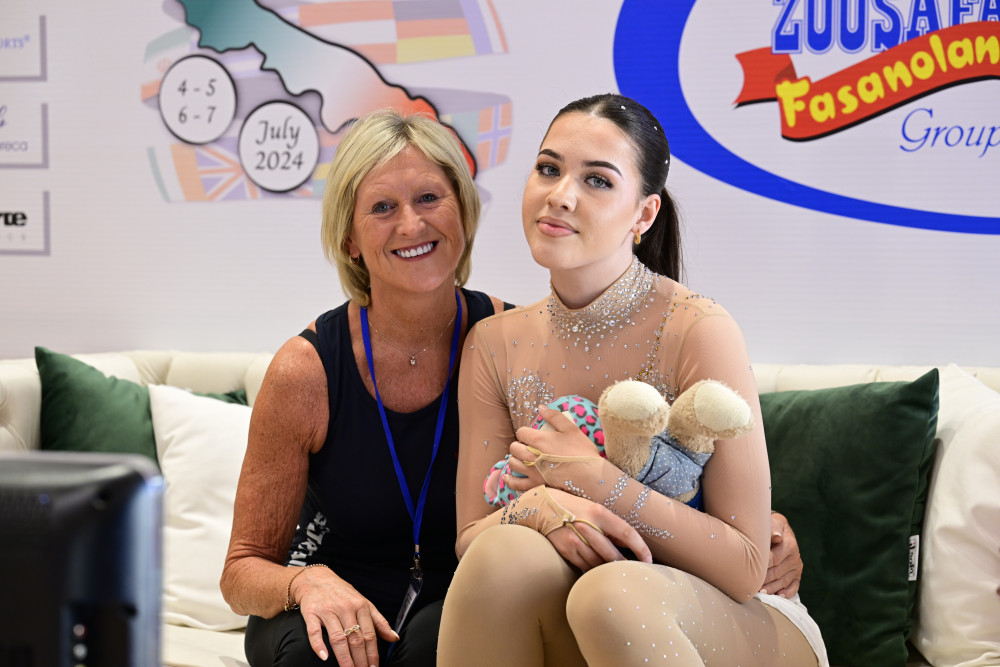 World-class skater Emma with coach Donnna McCarthy. (Photo: Sheila Roberts de Manzano) 