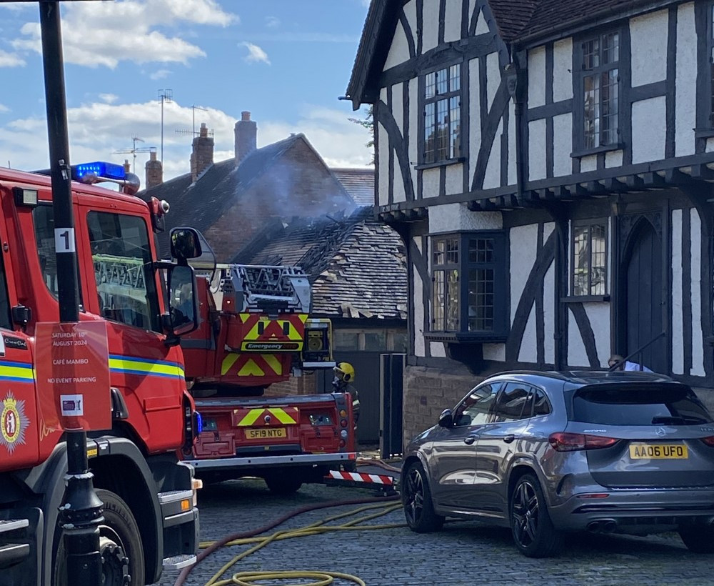 The fire on Mill Street in Warwick (image by Nub News)