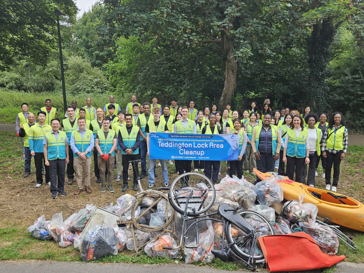 Group picture after Volunteers collect rubbish from Ham Lands (credit: ASEZ WAO).