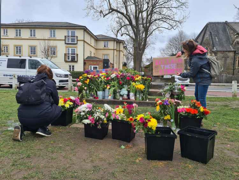 A bench in Twickenham Green with flowers dedicated to Amelie Delagrange (credit: Nub News). 