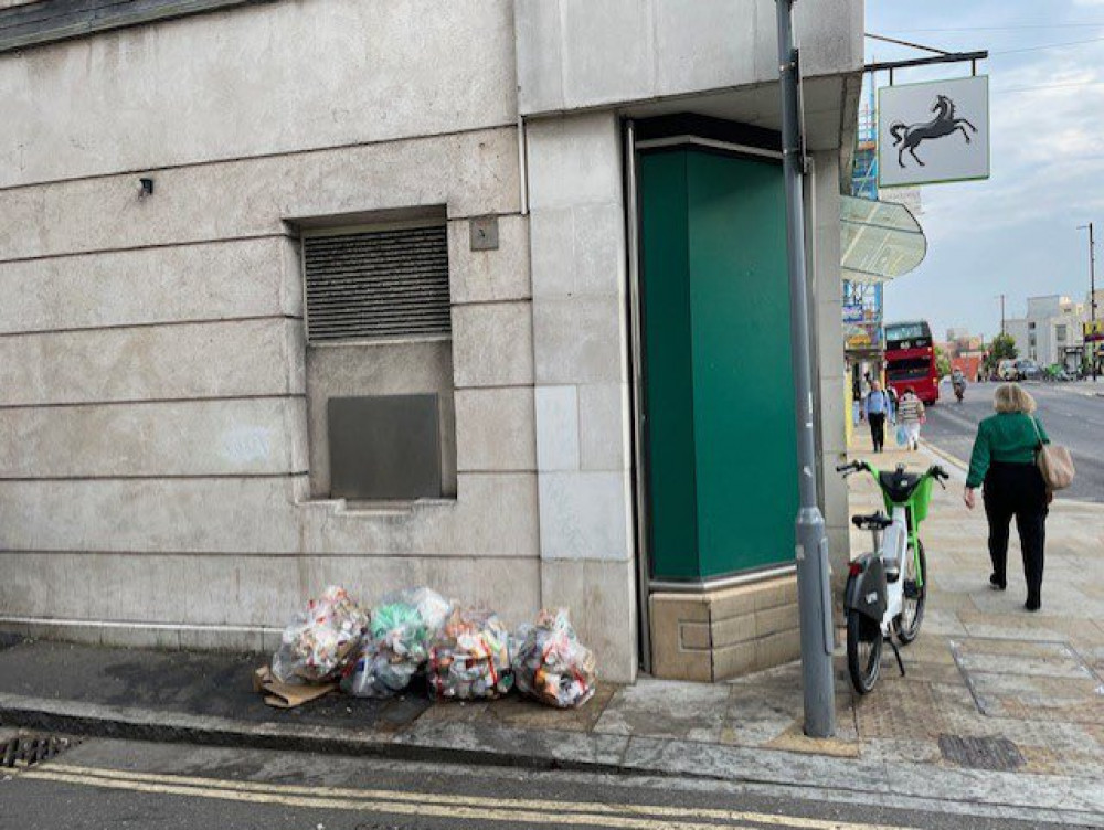 Rubbish bags outside of Lloyds Bank in Richmond (credit: Nub News).