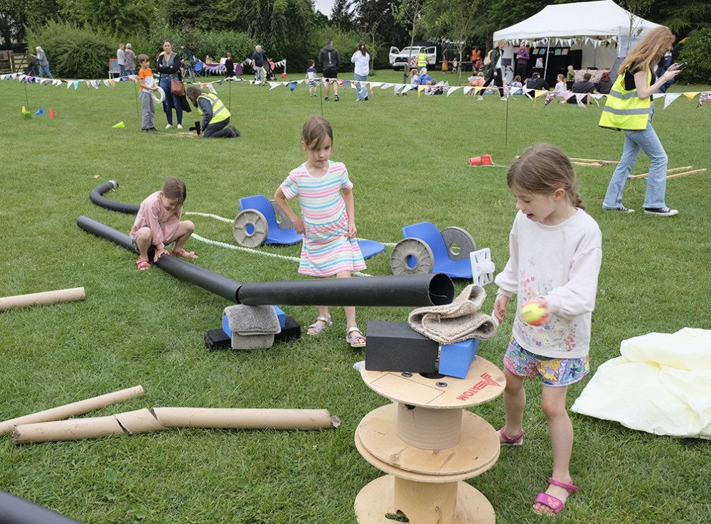 The play trolley in action (photo by James Bartholomew)