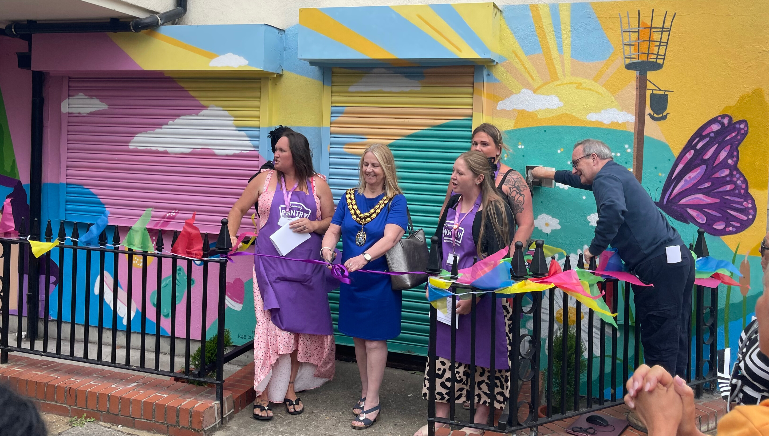 Mayor of Thurrock, Cllr Kairen Raper, cutting the ribbon.