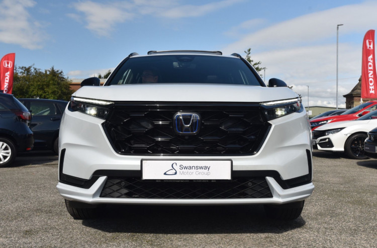 The fully hybrid CR-V is currently available from Swansway Honda Stockport with a £6,500 deposit contribution and 4.9% APR representative (Image - Swansway Garages)