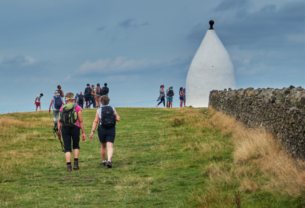 Walkers approach White Nancy, Bollington. (Image - Macclesfield Nub News) 