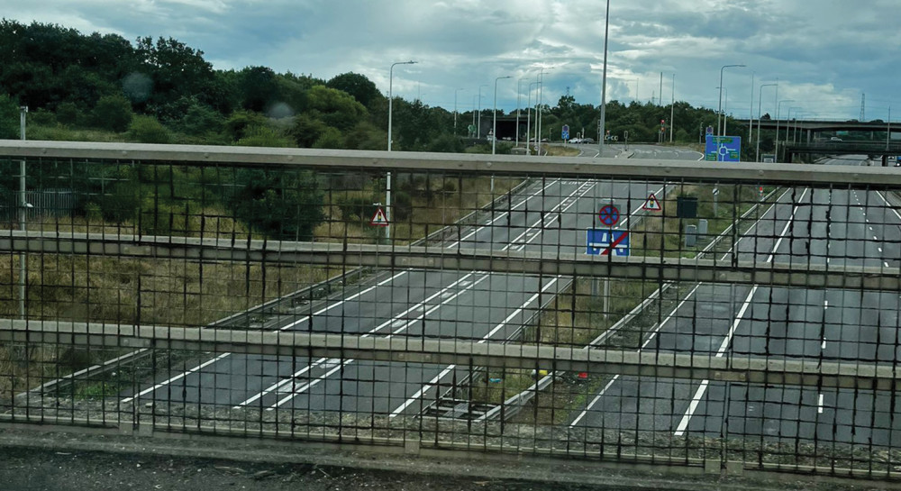 The anti-clockwise M25 at Junction 30 was devoid of traffic at 3pm today. 