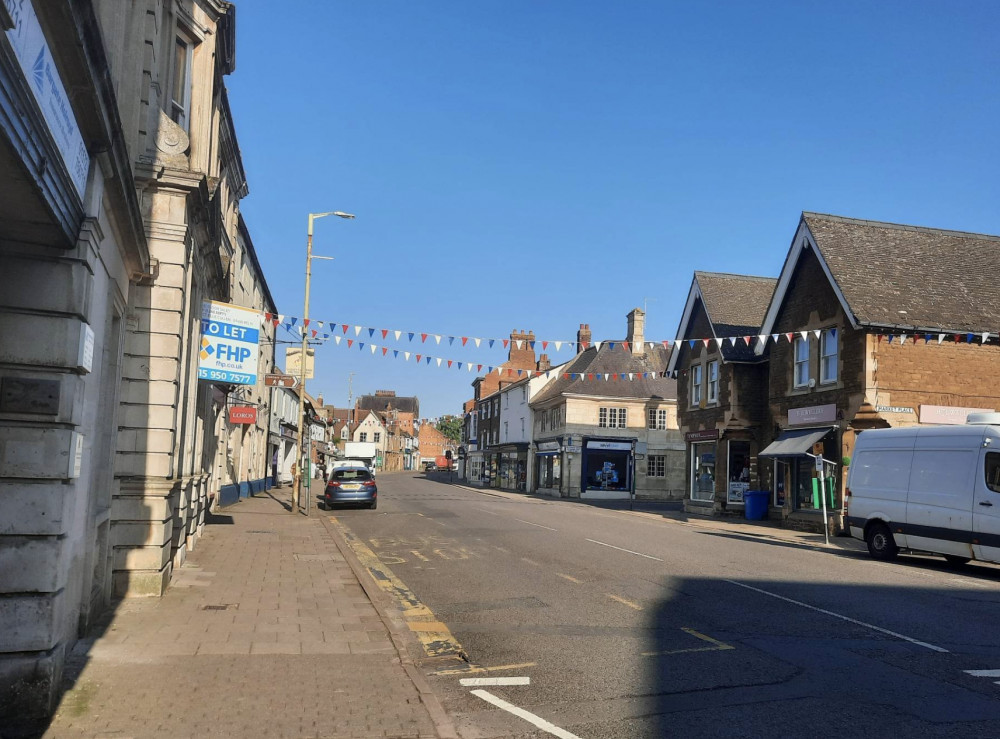 Temporary traffic lights will be installed on High Street, Oakham, next month (Nub News).