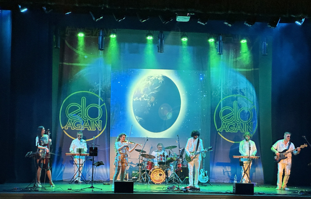 ELO again, performing at Stockport Plaza, last October. (Image - Stockport Nub News) 