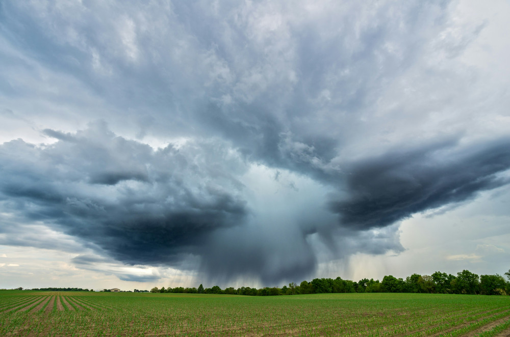 Storm clouds brewing as residents prepare for potential thunderstorms this Friday. (Unsplash) 