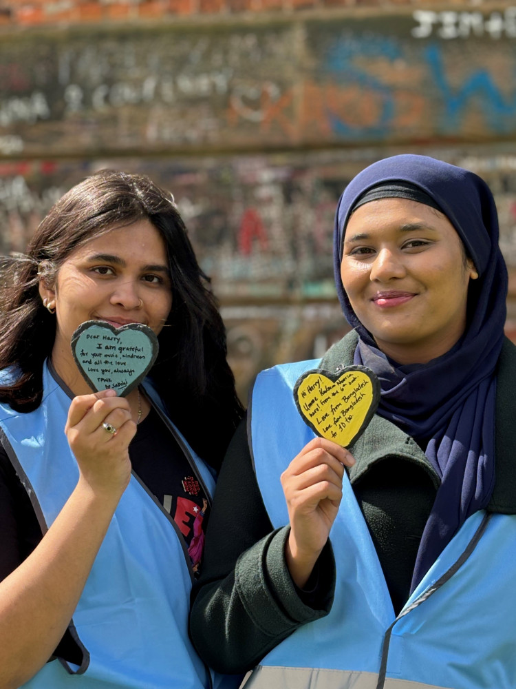 Sakshi Kale from India and Umme Kulsum Norris from Bangladesh on tour. (Photo: Calvin Marketing) 