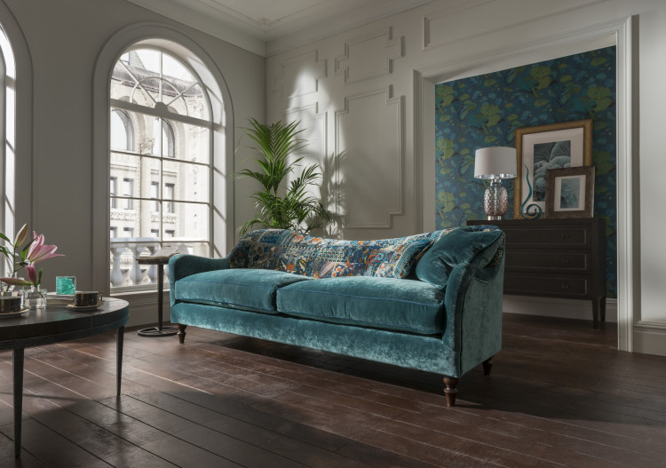 A Spink & Edgar Tiffany luxury sofa on sale at Arighi Bianchi. (Image - Arighi Bianchi) 