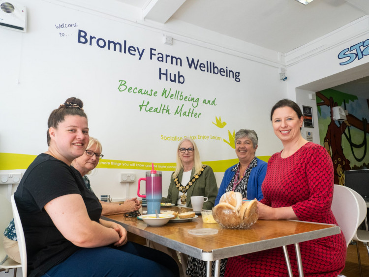 Sarah Russell MP and Congleton Mayor Kay Wesley dropped in to Bromley Farm Wellbeing Hub in Congleton recently. (Photo: Sarah Russell MP)