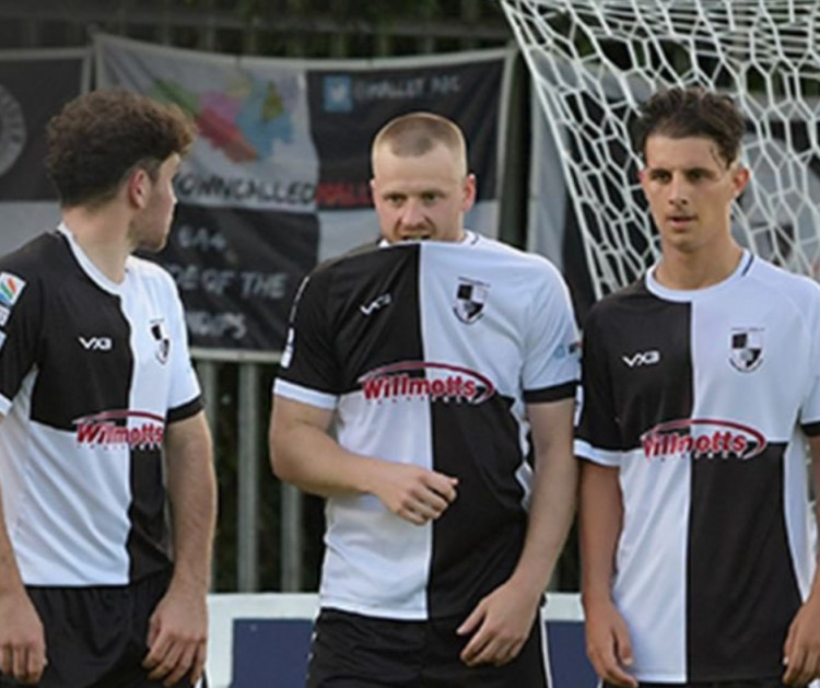 Early efforts weren’t enough to stop Shepton Mallet from falling to a 2-0 defeat against Brixham FC in front of a season-high crowd at The Playing Fields 