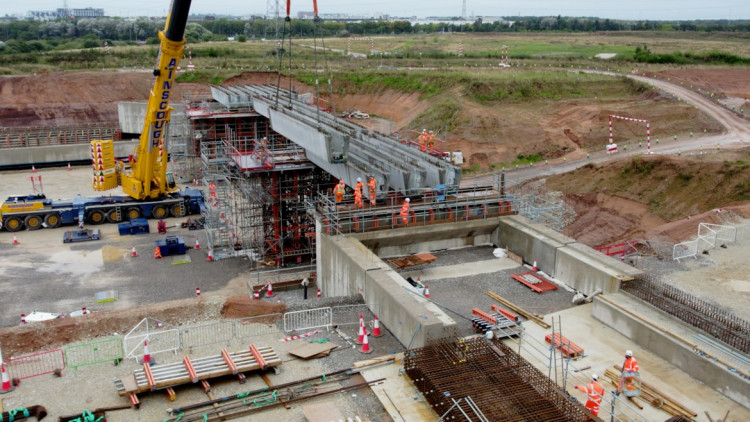 A 650-tonne crane was used for the move (image via HS2)