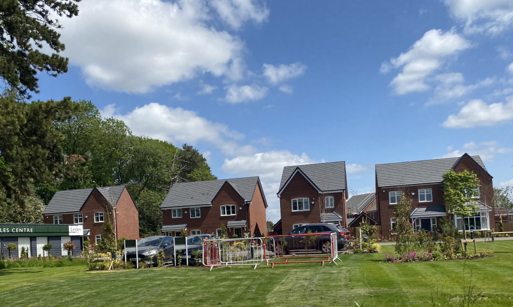 New houses being built along Glasshouse Lane in Kenilworth (image by James Smith)