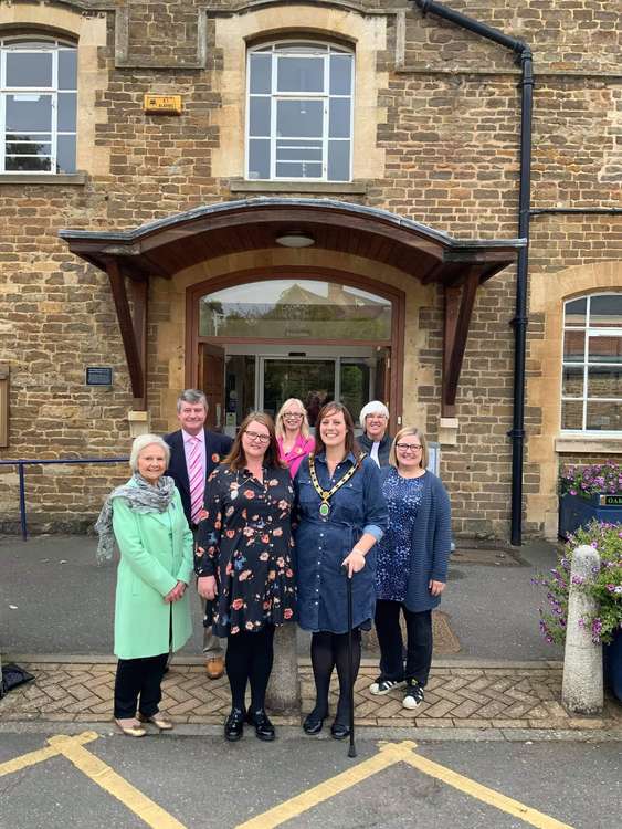 Jill Collinge (left) with Mayor Zoe Nealson and others-- Picture courtesy of Oakham Town Council