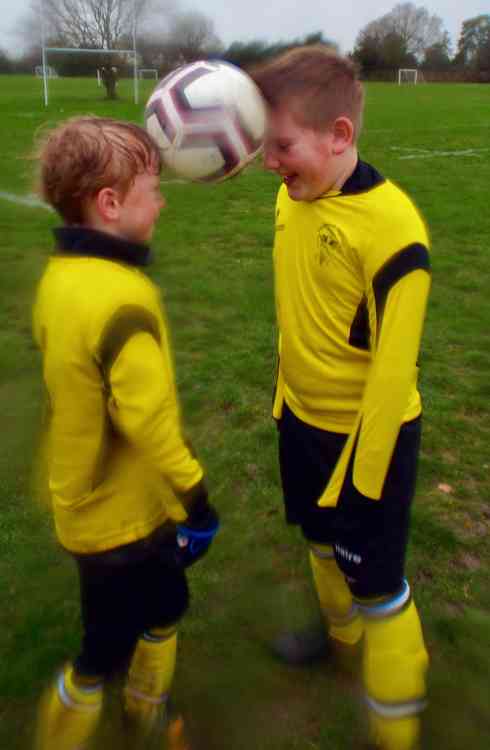 Holbrook Hornets players Ellis Humphrey and Bobby Warner defy the rain to put their heads together on ban