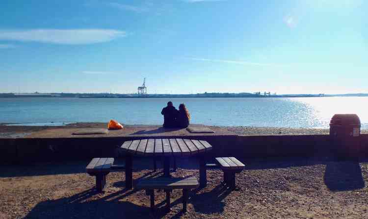 Young lovers not staying two metres apart