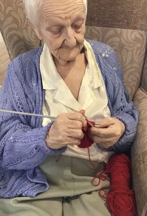 Daphne is still quick when knitting