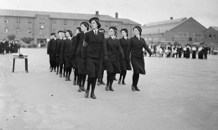 Wrens marching 1943