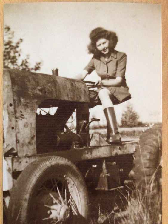 Jantje on a farm in Holland in her youth