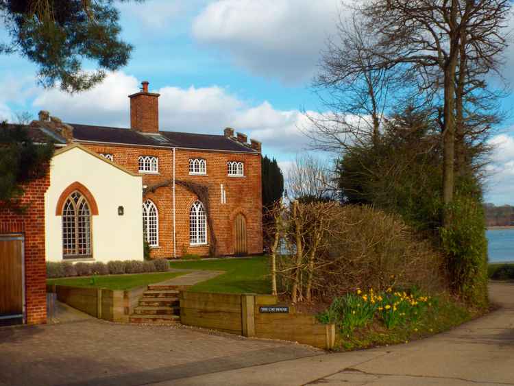 Legend has it the Cat House in Woolverstone used a cat image to warn smugglers of Custom Men's presence