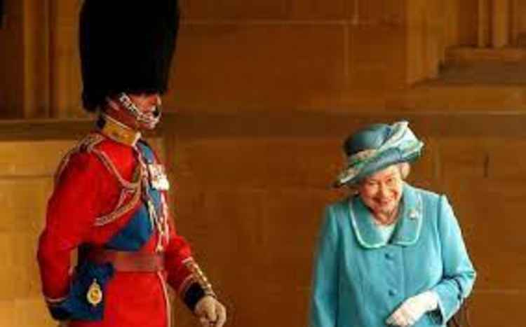 The Queen cracks up when she realises the Guardsman is Prince Philip