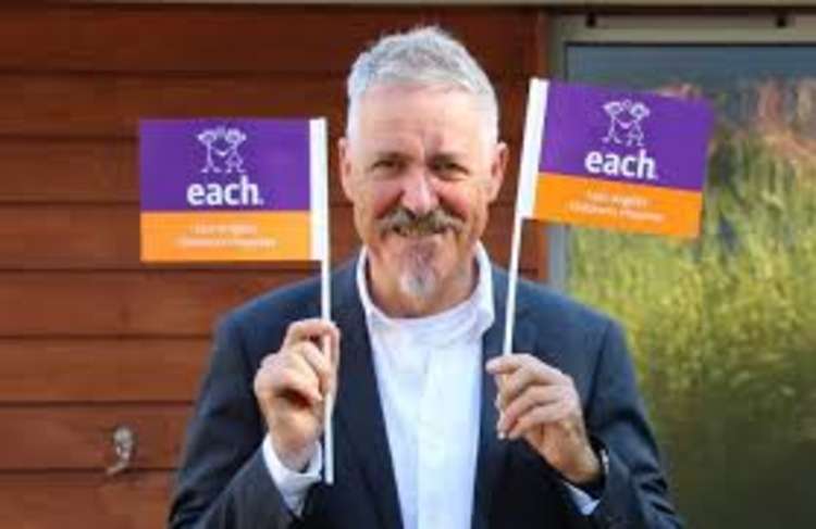 Stutton based Griff Rhys Jones hold Happy Christmas Show for EACH