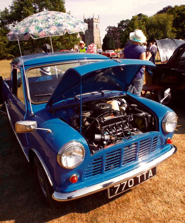 Simon (in yellow tabard) helping at a Friends of Woolverstone vintage car event (Picture credit: Nub News)