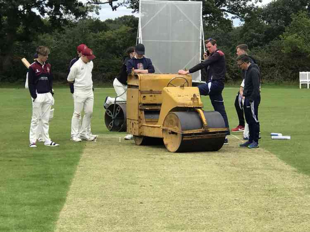 A broken-down roller delayed the start for the B's friendly match this Sunday