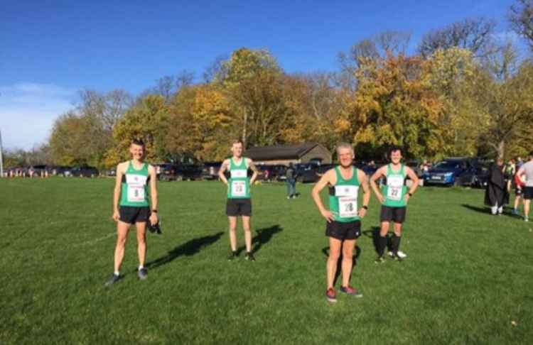 Rather than the usual mass start, runners were seeded into groups of six (Photo by Barry Cornellius)