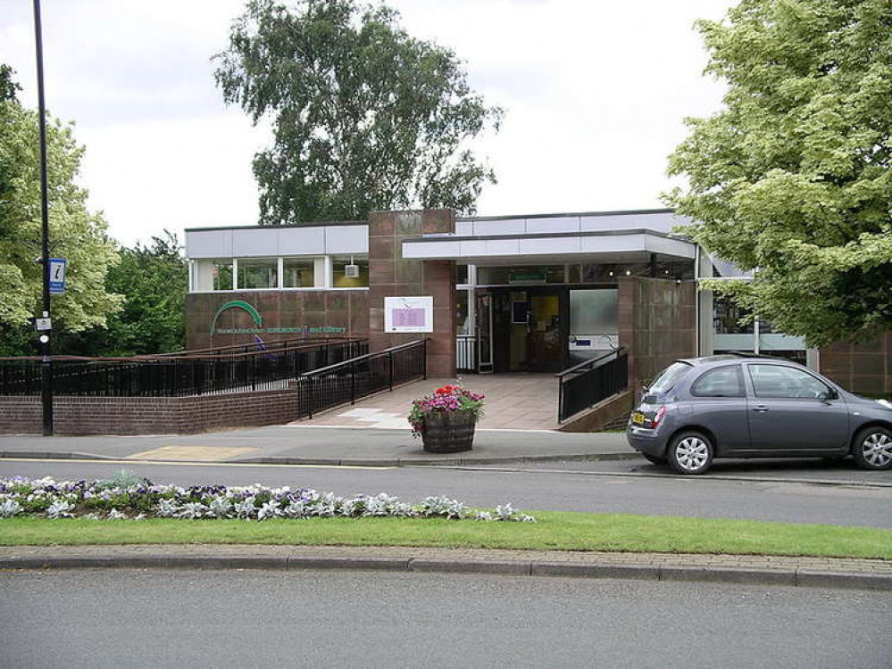 Kenilworth Library (Image by Snowmanradio https://commons.wikimedia.org/wiki/File:Library_kenilworth_9l07.JPG)