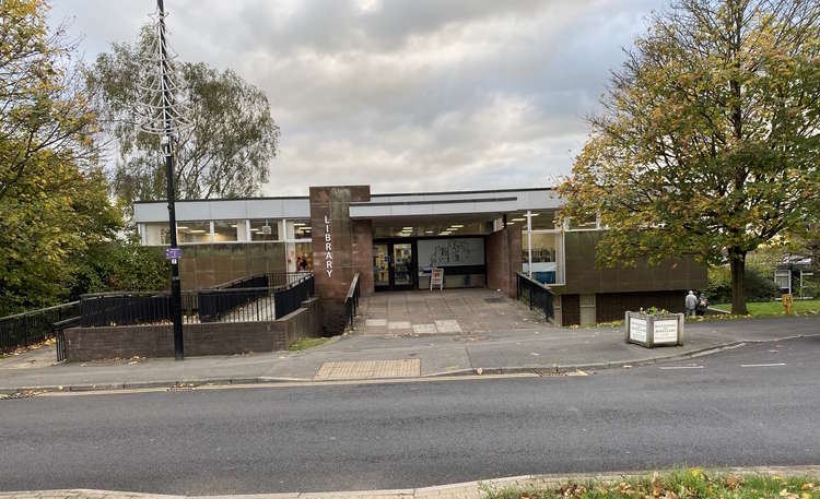 Kenilworth Library (Image by Snowmanradio https://commons.wikimedia.org/wiki/File:Library_kenilworth_9l07.JPG)