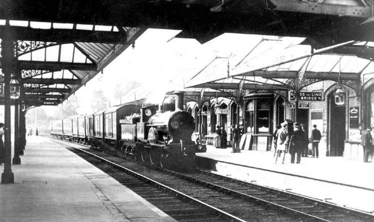 A Newton Class locomotive pulls in at the station in the 1910's (Reference - PH, 352/101/117, img - 1352 Warwickshire County Record Office)