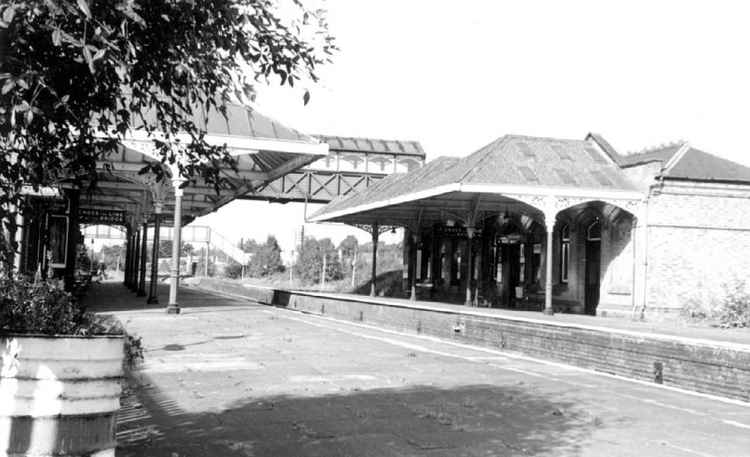 Kenilworth Station platform and booking office in 1964 (Reference - PH, 167/17, img - 1839 Warwickshire County Record Office)