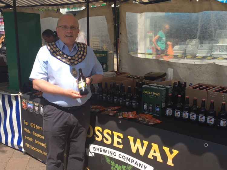 Former Mayor of Kenilworth Cllr Richard Dickson visiting Tony's stall at Kenilworth market