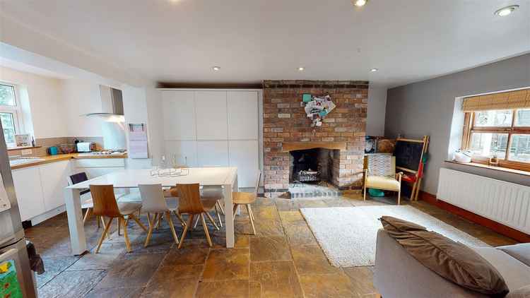 Kitchen / dining room