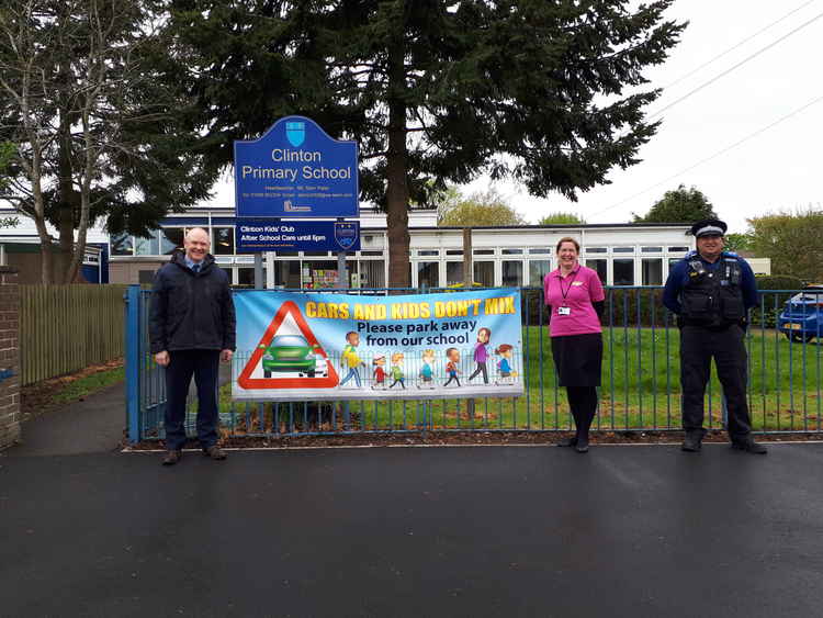 Clinton Primary School unveils new banner to support 'Cars and Kids Don't Mix' campaign