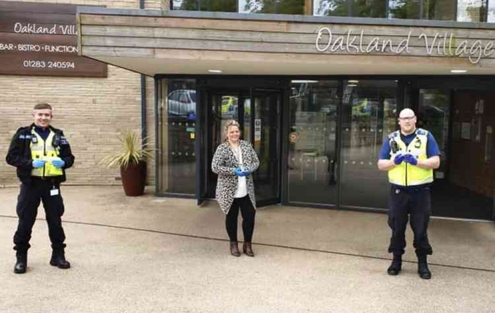 Swadlincote Police SNT deliver hand sanitiser to Oakland Village