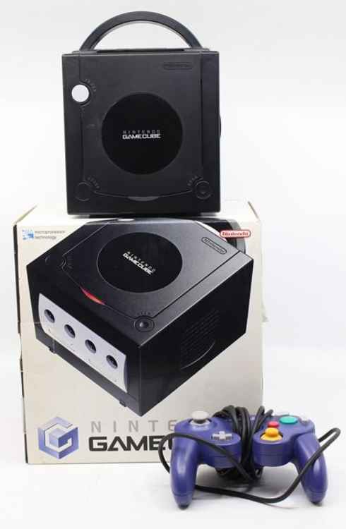 Sold for £340, boxed Nintendo Gamecube console plus assorted Gamecube games, Gamecube travel  case and extension cable.