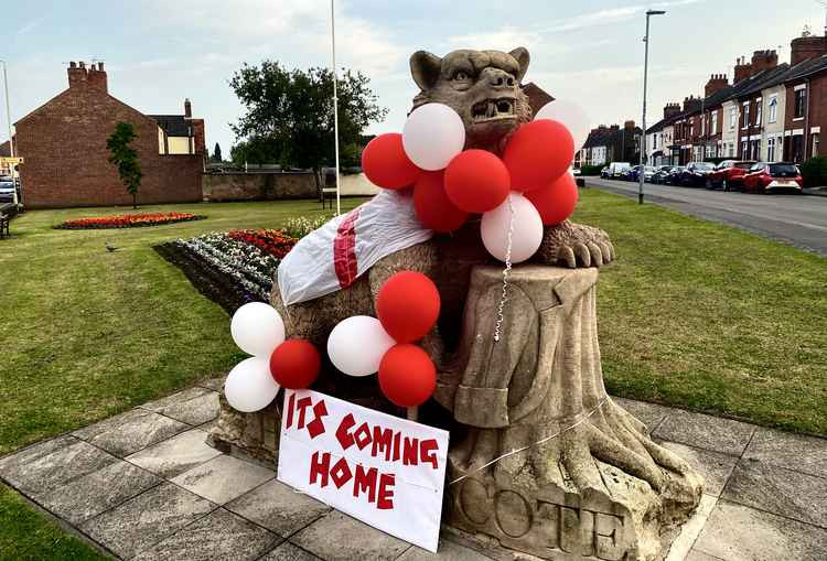 The Bear has been decked out in red and white. Photo: Coalville Nub News