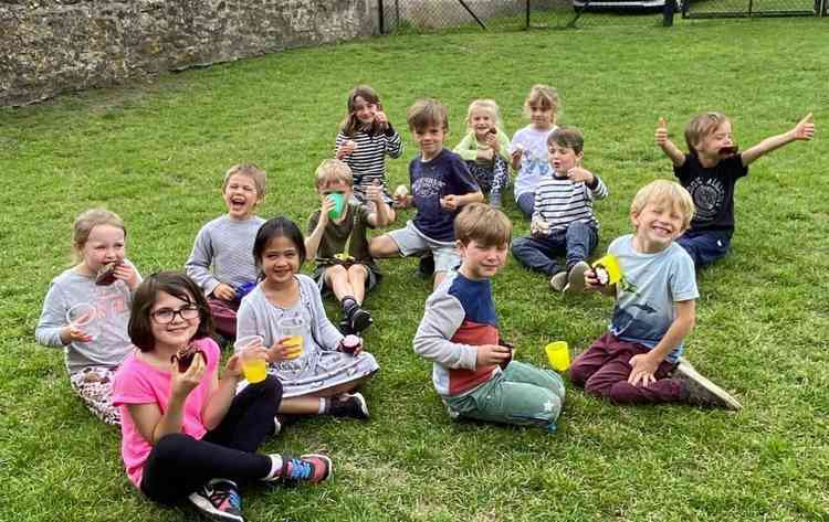 Wellow school children on their end-of-year picnic